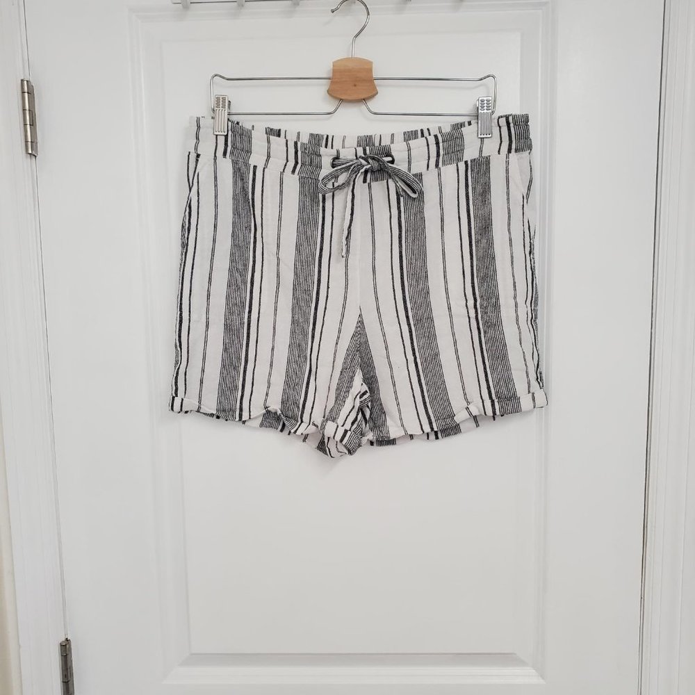 Per Se Linen Blend Shorts